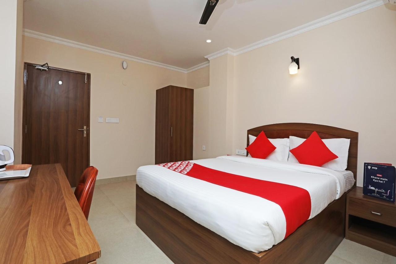 Oyo 13528 Kumud Plaza Hotel Bhubaneswar Exterior photo