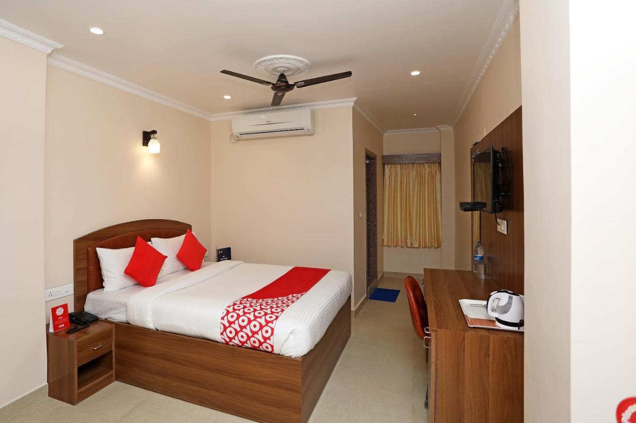 Oyo 13528 Kumud Plaza Hotel Bhubaneswar Exterior photo